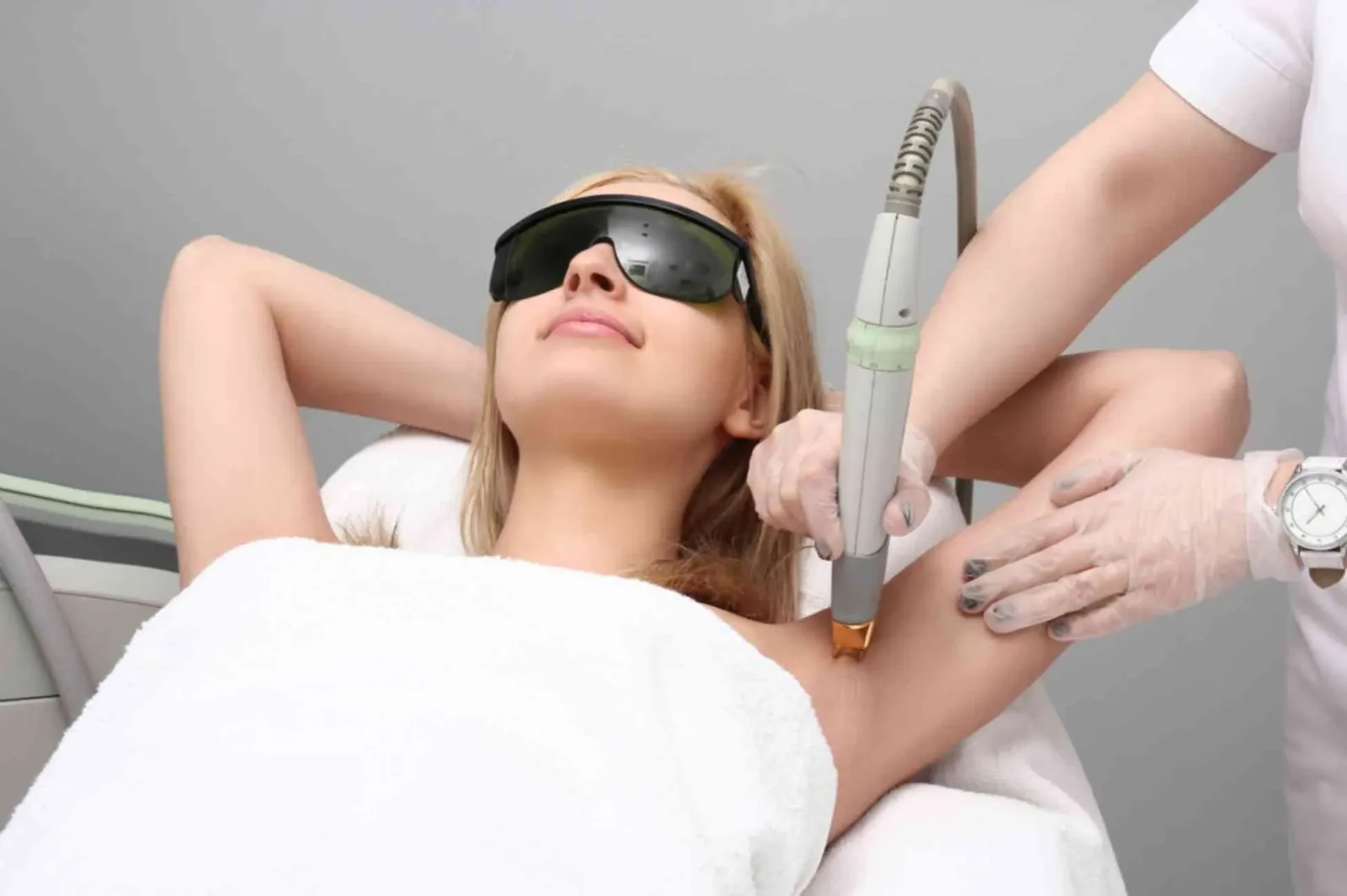 Which Advanced Technologies Does Oxyderm Laser Clinic Use for Hair Removal in Edmonton?